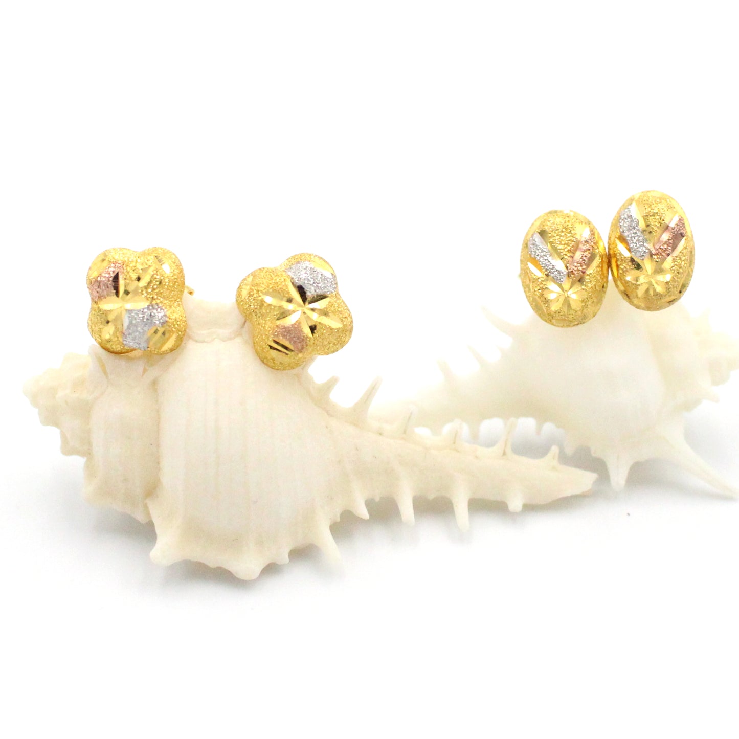 3色の22K フラワーピアス(ホワイト・ピンク・イエローゴールド)