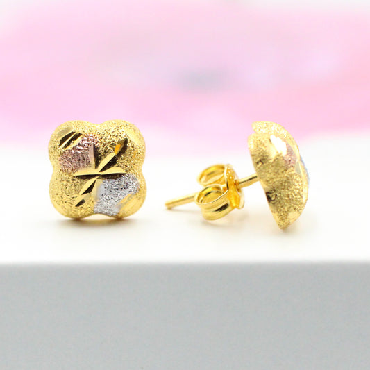 3色の22K フラワーピアス(ホワイト・ピンク・イエローゴールド)