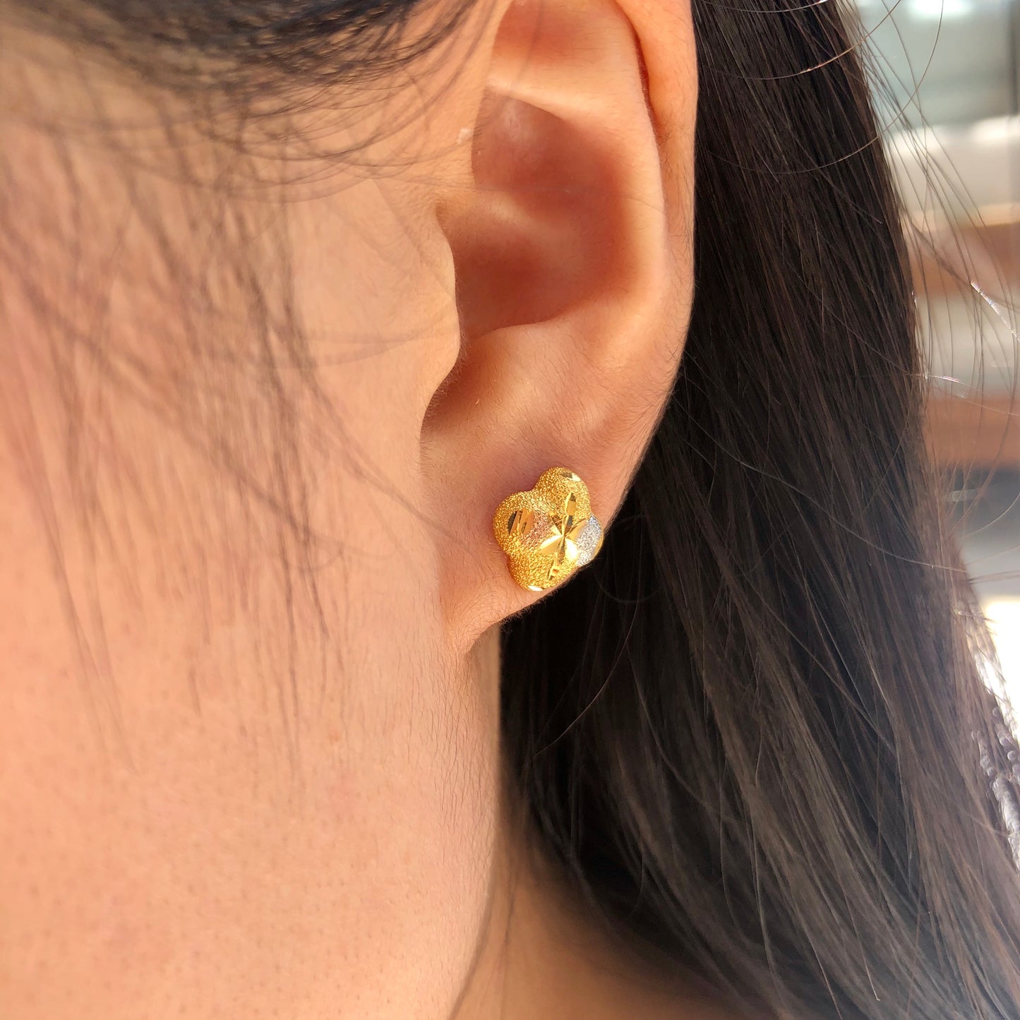 3色の22K フラワーピアス(ホワイト・ピンク・イエローゴールド)